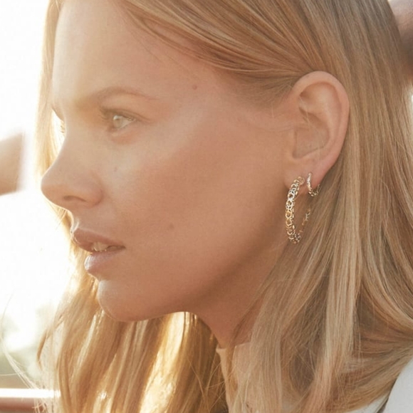 Kendra Scott Jewelry - Kendra Scott Maggie Gold Hoop Filigree Earrings